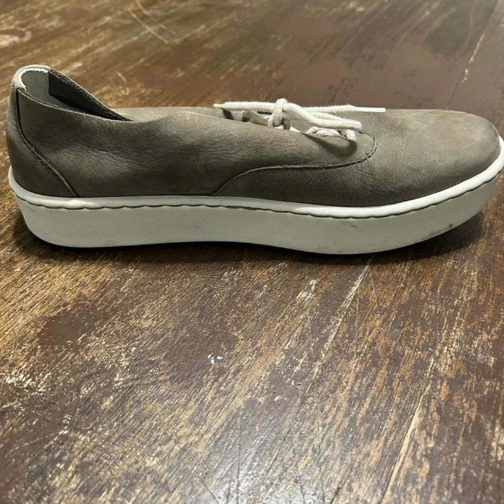 Born crafted footwear olive green size 8